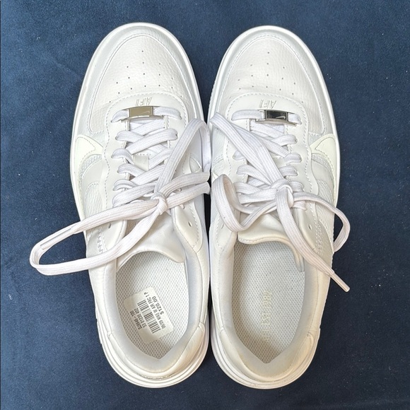 NEVER WORN Nike White Air Force 1 Sneakers Classic Low-Top - Picture 4 of 4